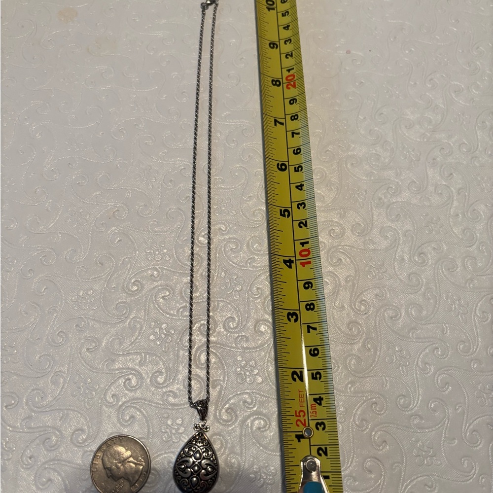 Elegant Silver Teardrop Pendant Necklace - Picture 5 of 5